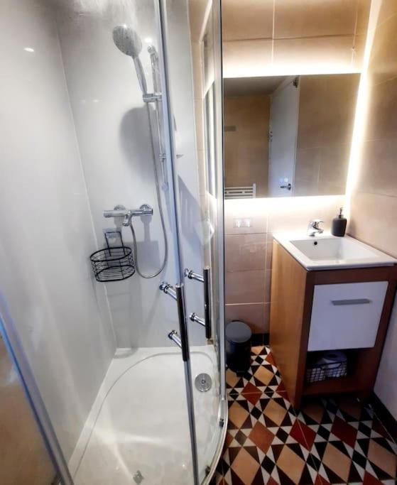 Alross Studio Flat / Private Bathroom Londra Exterior foto