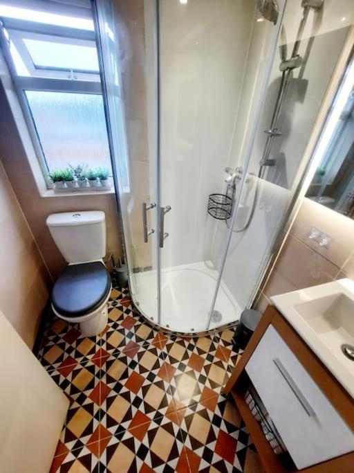 Alross Studio Flat / Private Bathroom Londra Exterior foto