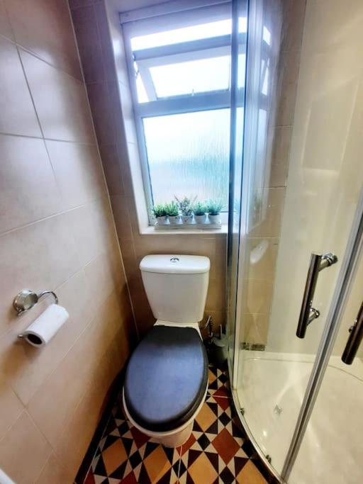 Alross Studio Flat / Private Bathroom Londra Exterior foto